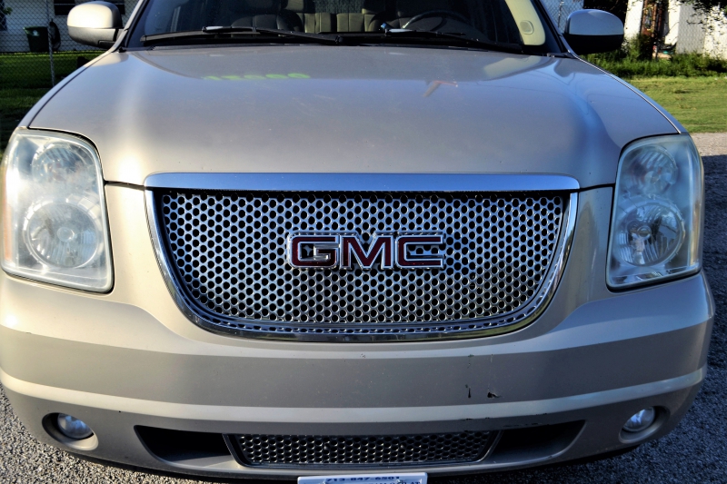 concession-auto-OLLIOULES-min_gmc-yukon-truck-grill-2828425